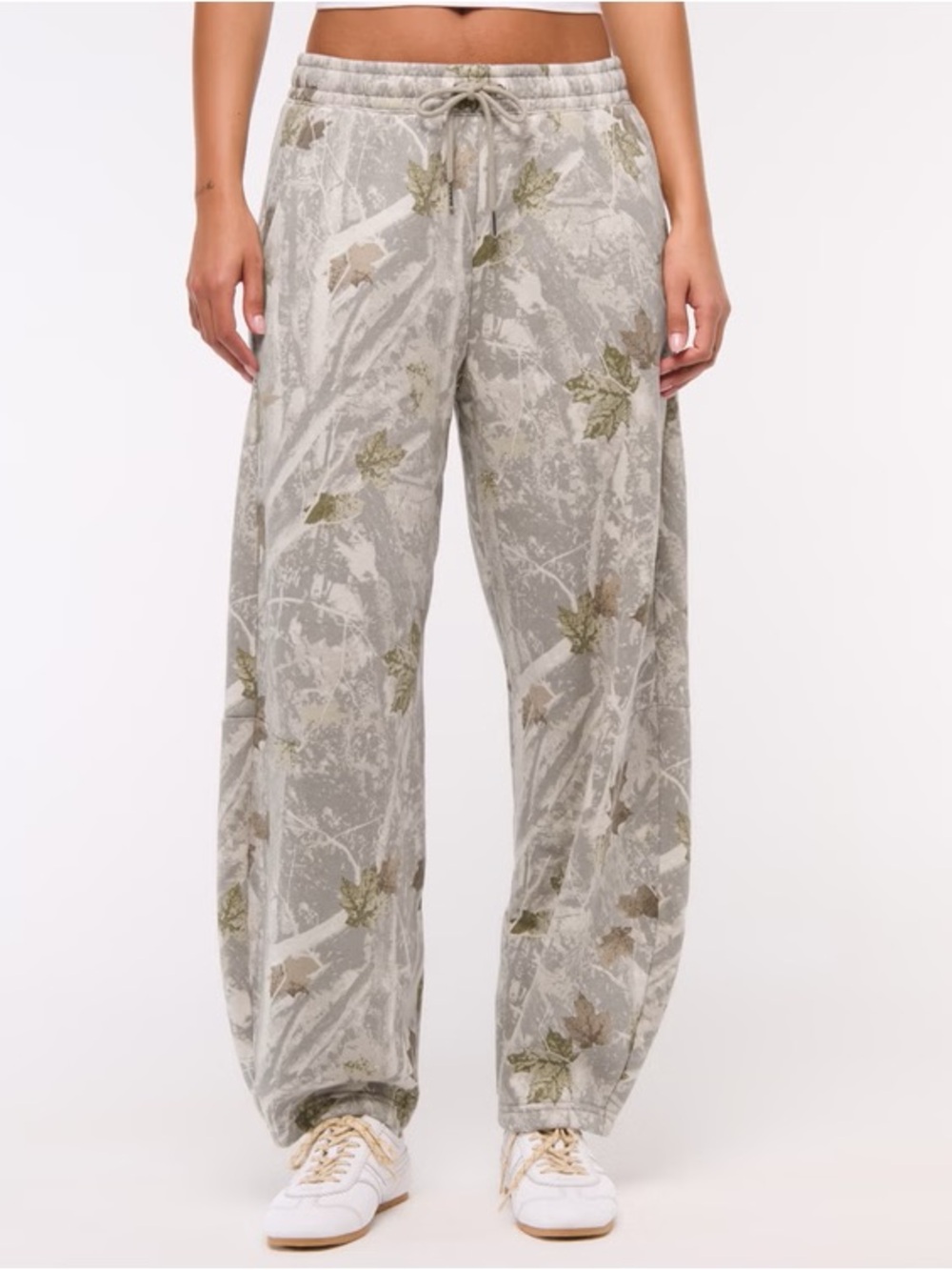Abercrombie & Fitch Mid Rise Barrel Sunday Sweatpants in Camo Women’s Size XL